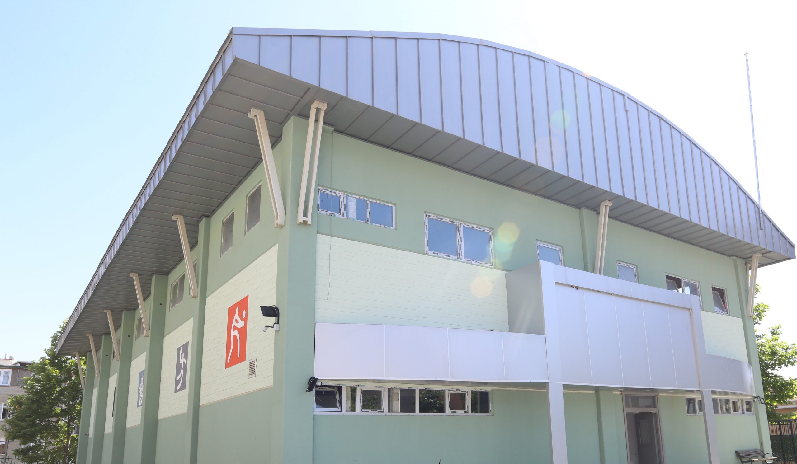 İBB’DEN 10 OKULA DAHA YENİ SPOR SALONU