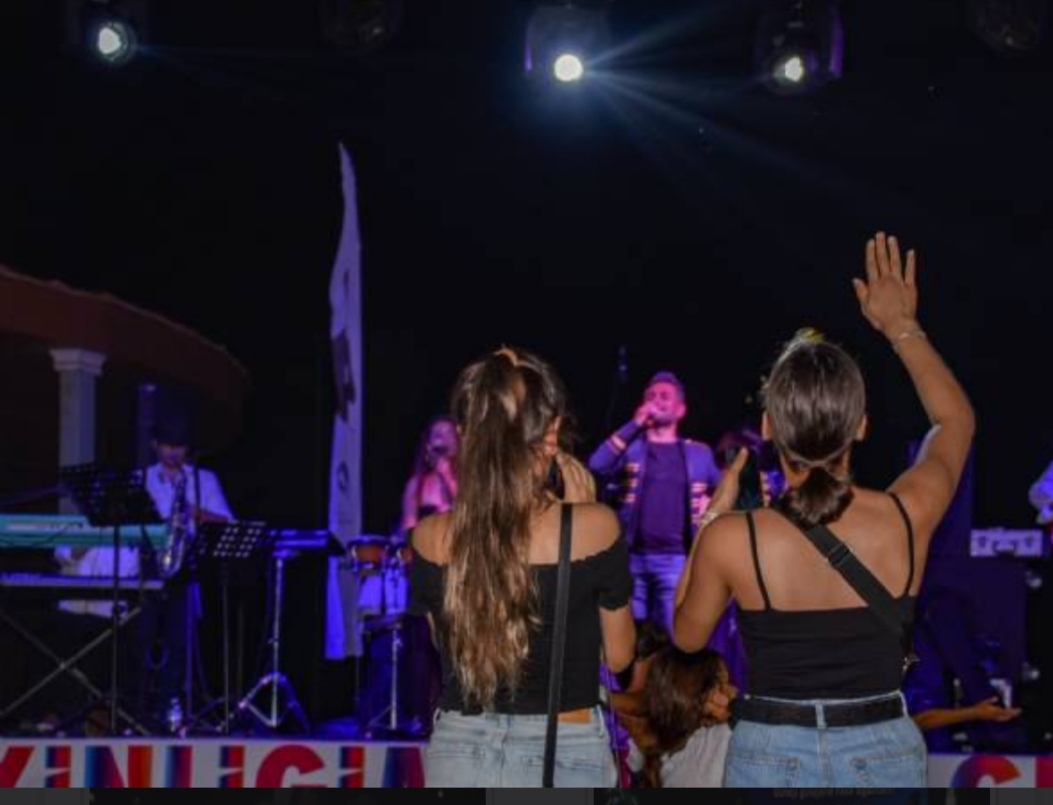 Sandalyeni Kapta gel konseri Mersin’de ilgi gördü