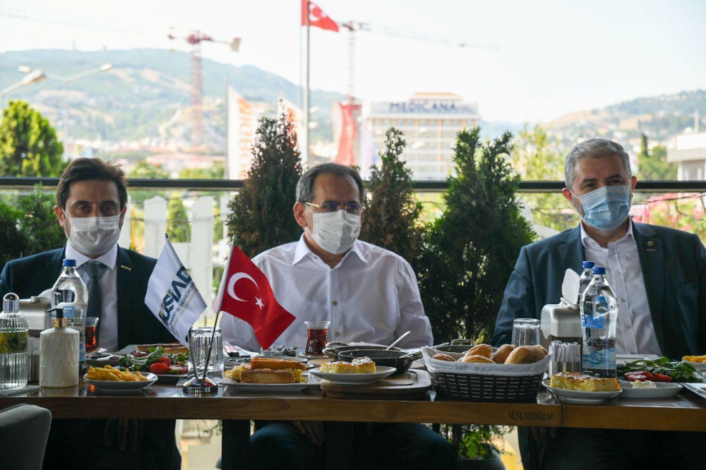 BAŞKAN DEMİR, İŞ DÜNYASI İLE KAHVALTIDA BULUŞTU