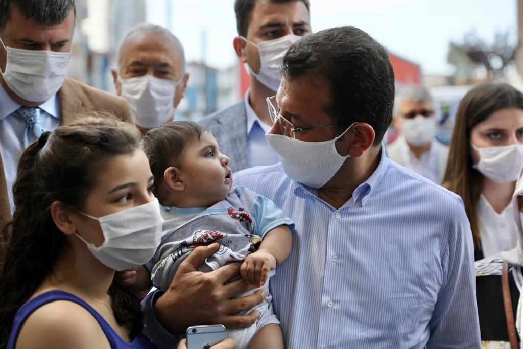 Vatandaş ve üretici İBB Başkanı Ekrem İmamoğlu’nu bağrına bastı