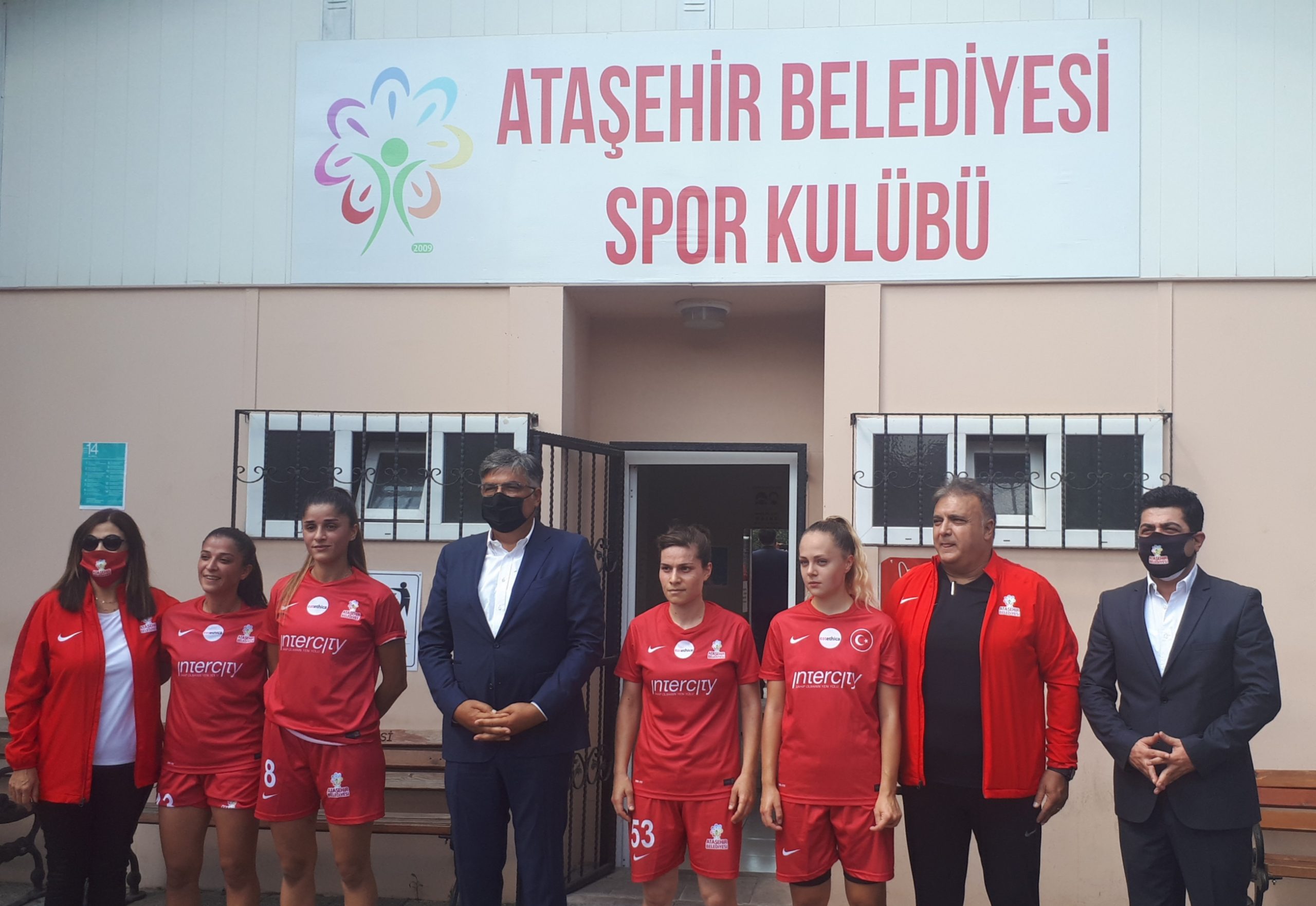 Ataşehir’in Sultanlariyla Avrurapada Türk Bayrağını göndere çekeceğiz