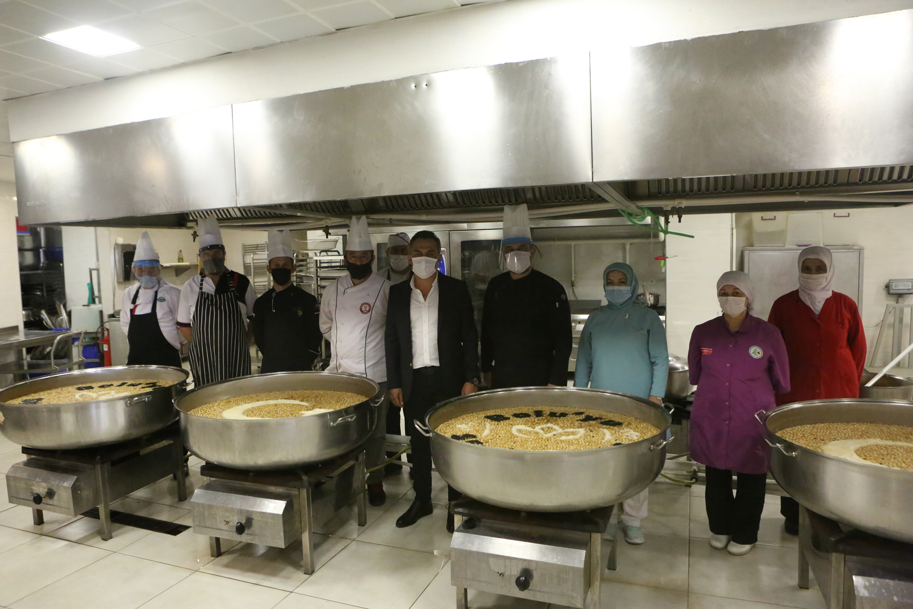 Bolu Belediyesi 10 bin kişilik aşure dağıtacak