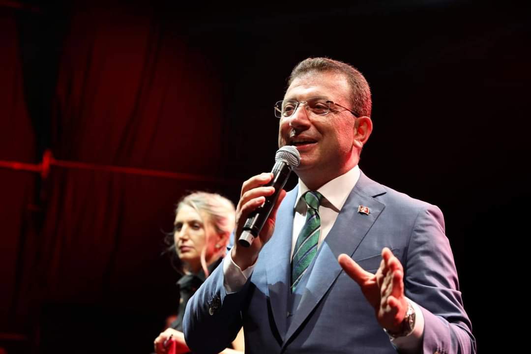 BAŞKAN İMAMOĞLU, ZAFER BAYRAMI COŞKUSUNU İSTANBULLULARLA YAŞADI