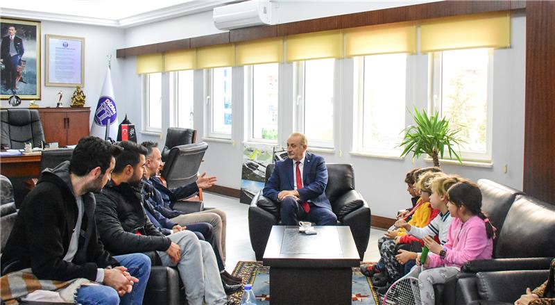 ŞAMPİYON TENİSÇİLERDEN BAŞKAN ATABAY’A ZİYARET