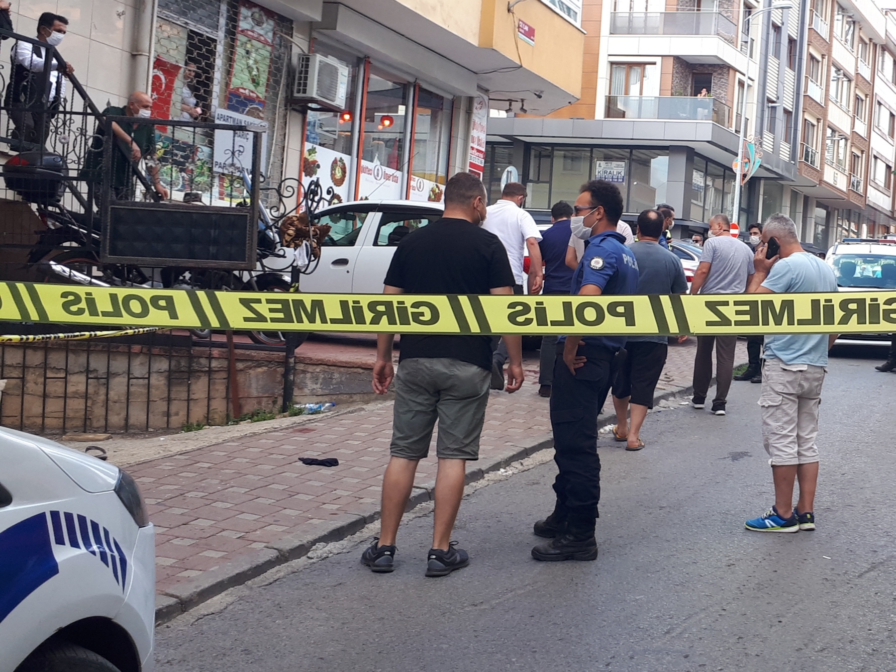 Çekmeköy’de güpegündüz sokak ortasında kavga