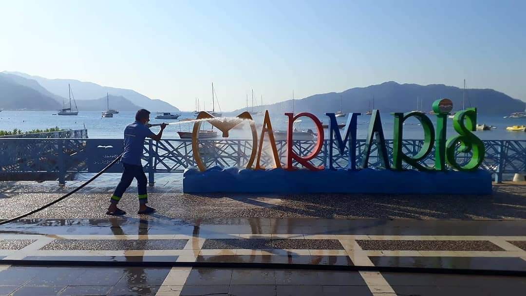 DENİZDE, HAVADA, KARADA KUTLAMA