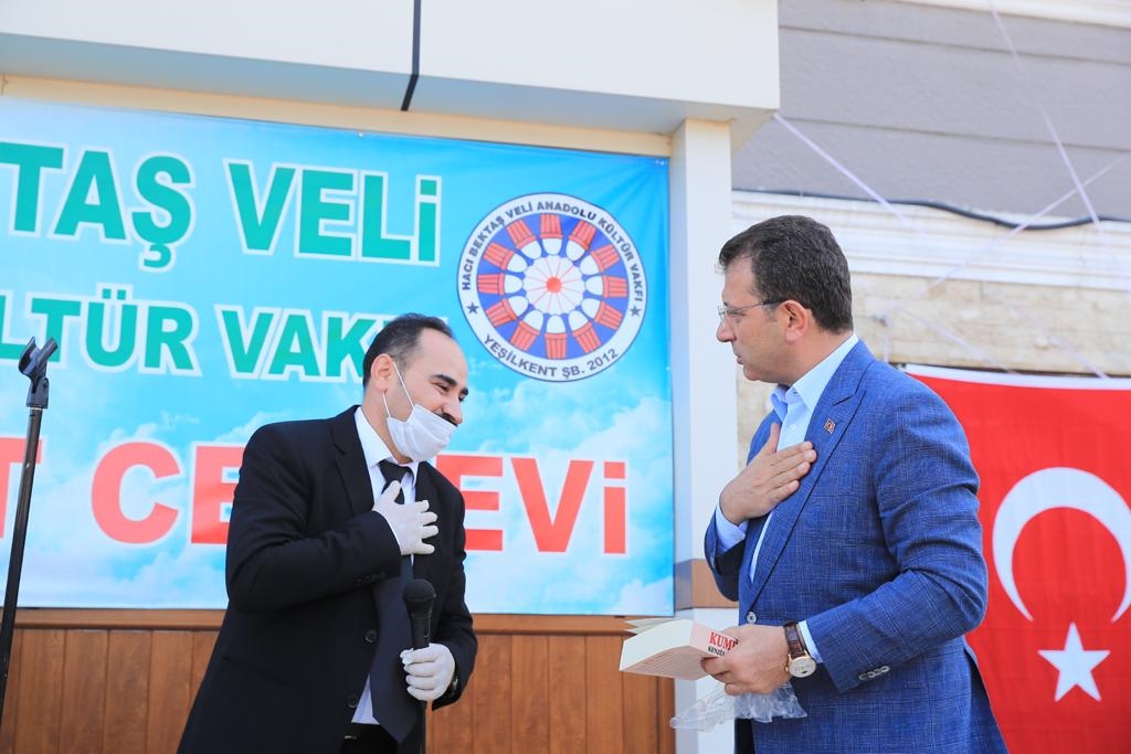 İMAMOĞLU, AŞURE LOKMASI DAĞITIMINDA KONUŞTU: “BU ZENGİNLİĞİMİZİ BÜYÜTMELİYİZ”