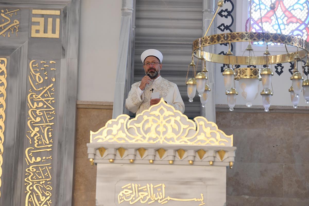 Diyanet İşleri Başkanı Erbaş, Patnos Recep Tayyip Erdoğan Camii’nde hutbe irad etti