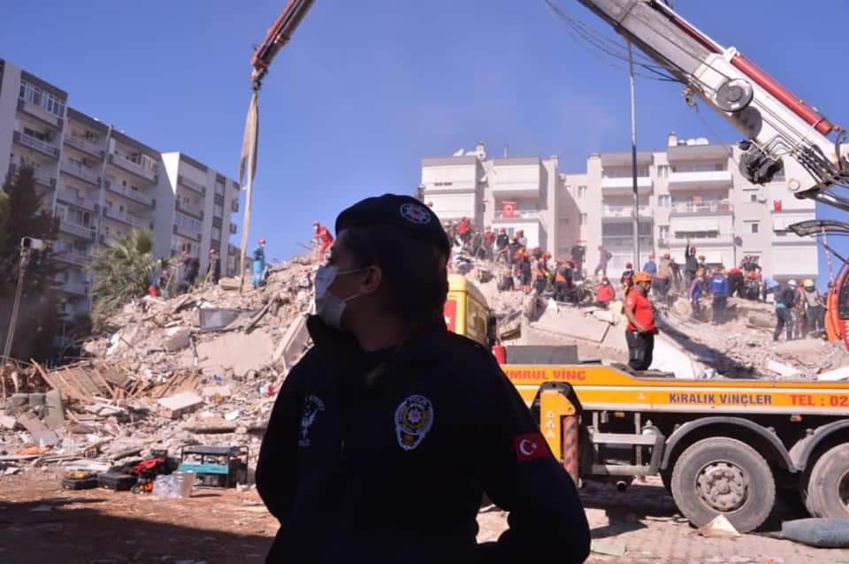 Hayat parası olana güzel: Depremde yoksullar ölür, zenginler ölmez