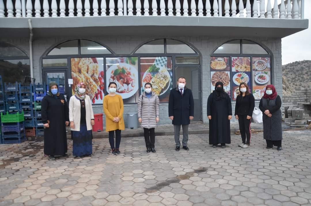 KAYMAKAM KAPTAN’DAN ÇEKEREK KADINLAR KOOPERATİFİNE ZİYARET
