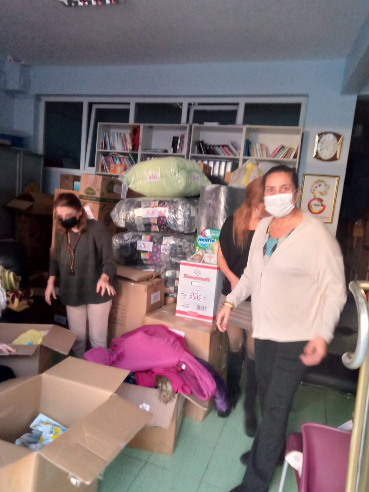 ATLAS YARDIM DERNEĞİ İYİLİK DAĞITIYOR