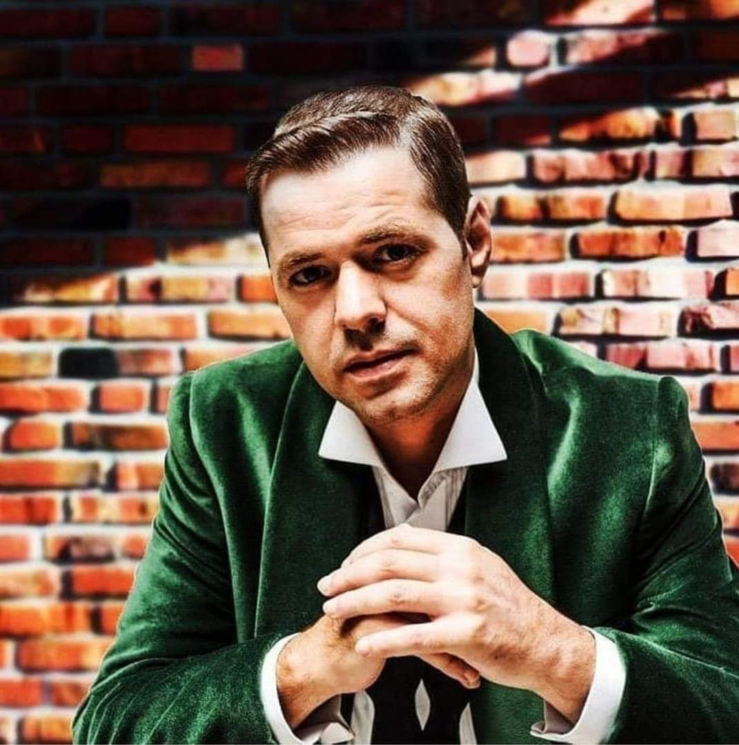 ENGİN NURŞANİ KİMDİR?