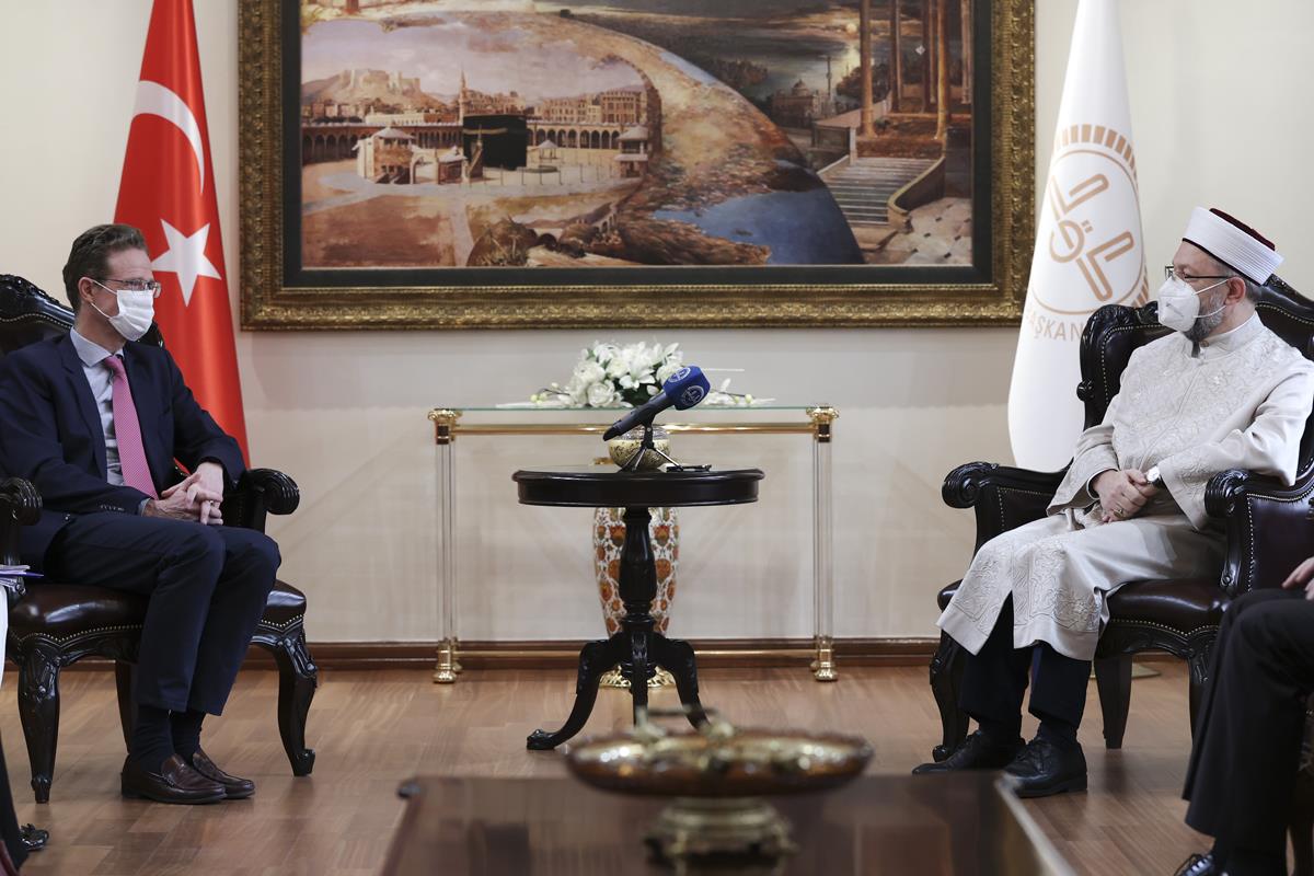 Diyanet “İbadethanelere yönelik saldırıların önlenmesi için her türlü gayret gösterilmeli”