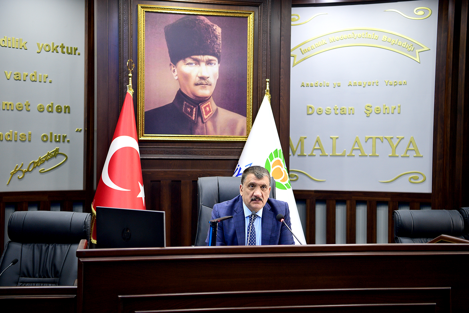 BAŞKAN GÜRKAN, BELEDİYE ÇALIŞANLARIYLA İSTİŞARE TOPLANTISI YAPTI