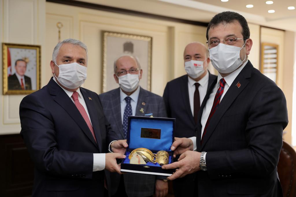 BAŞKAN KADİR ALBAYRAK VE EKREM İMAMOĞLU VALİ YILDIRIM’I ZİYARET ETTİ