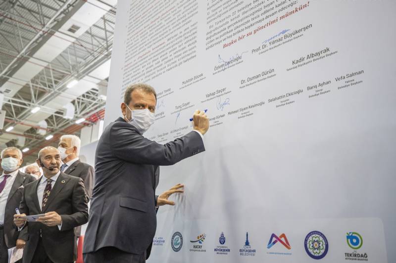 Başkan Seçer, İzmir’de Düzenlenen ‘Kentlerde Sürdürülebilir Su Politikaları Zirvesi’ne Katıldı