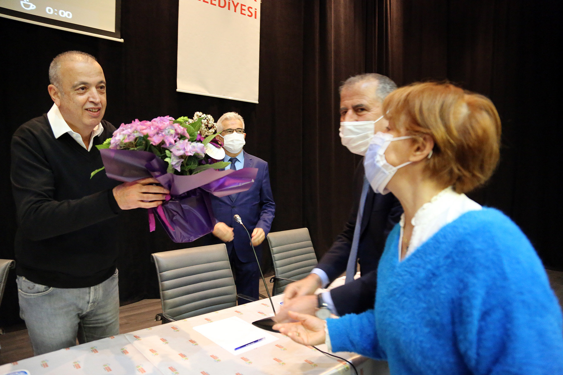 Başkan İlgezdi Mahalle muhtarlarını bilgilendirdi: Ataşehir’in her mahallesi bizim için kıymetli,