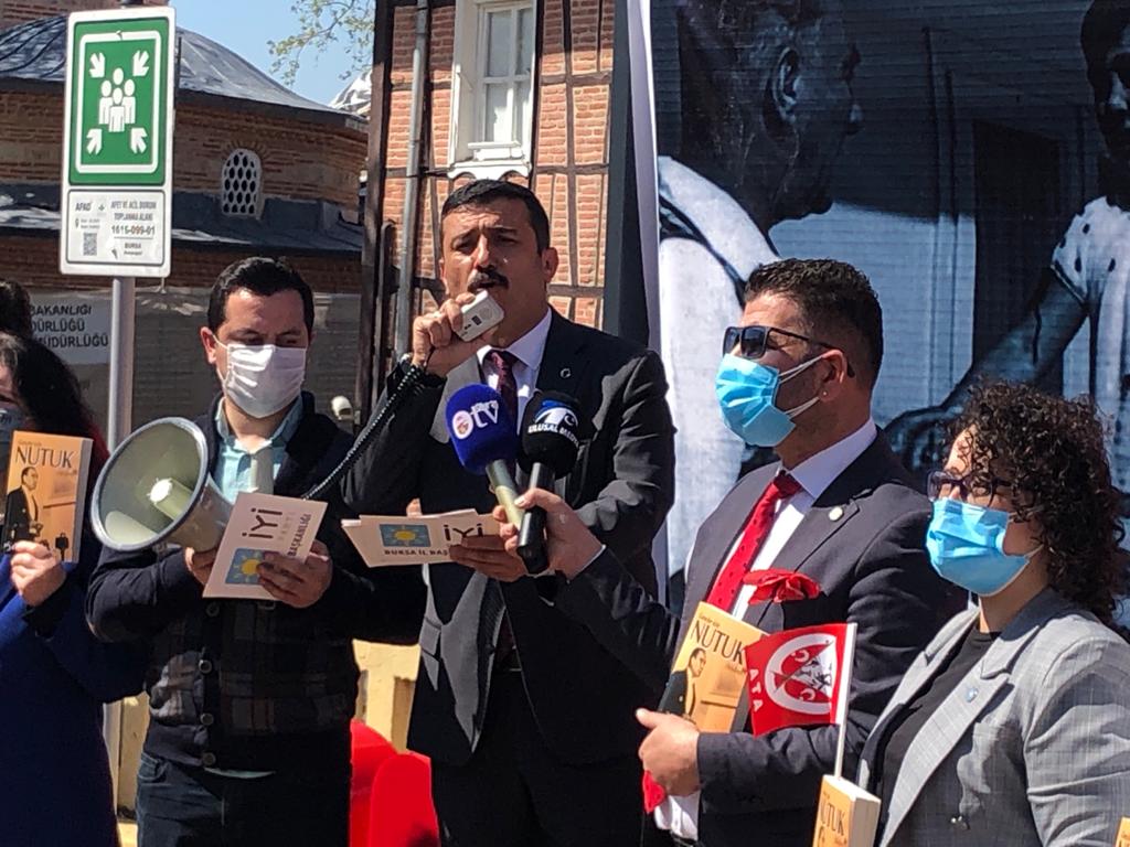 İYİ PARTİ BURSA’DAN 23 NİSAN YASAĞINA ‘NUTUK’LU PROTESTO