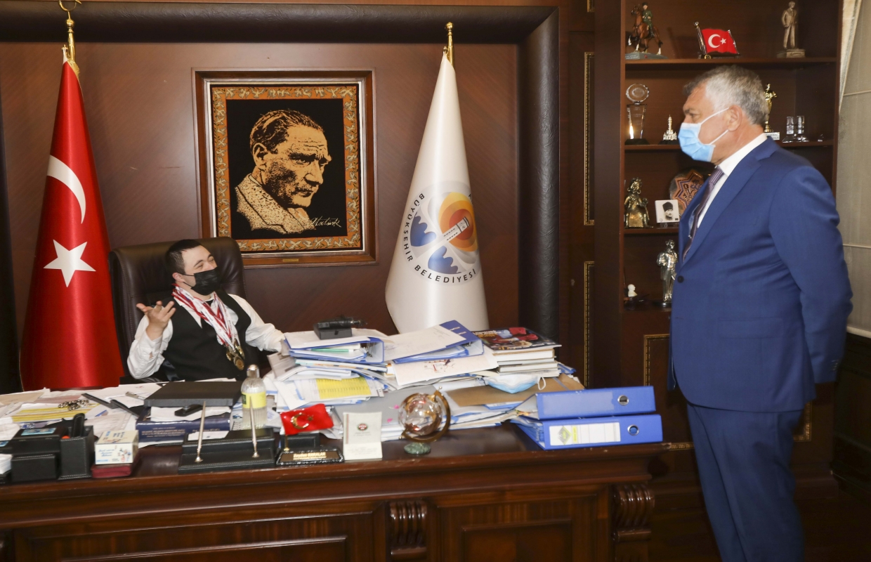 23 Nisan’da Büyükşehir’de başkanlık koltuğuna özel gereksinimli Onur oturdu