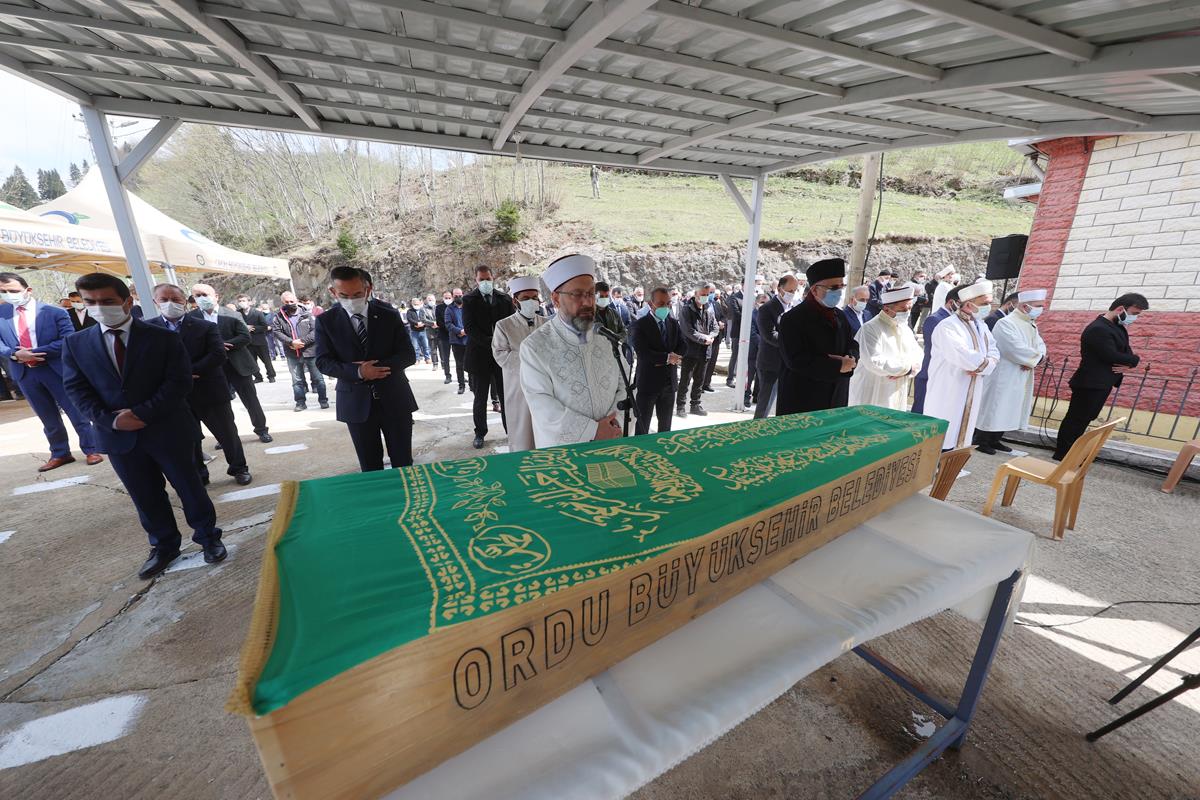 Diyanet İşleri Başkanı Erbaş, amcası Abdullah Erbaş’ın cenaze namazını kıldırdı