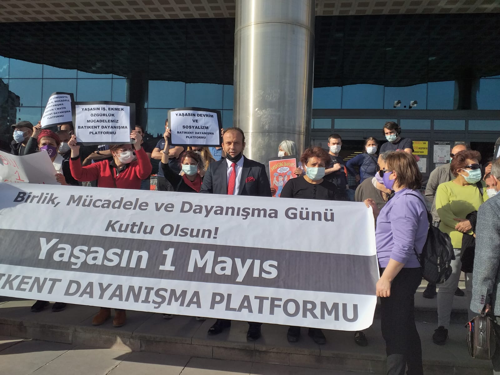 EYT’LİLERİN UMUT PARTİSİ GENEL BAŞKANI BOZKURT’TAN 1 MAYIS EMEK VE DAYANIŞMA GÜNÜ MESAJI