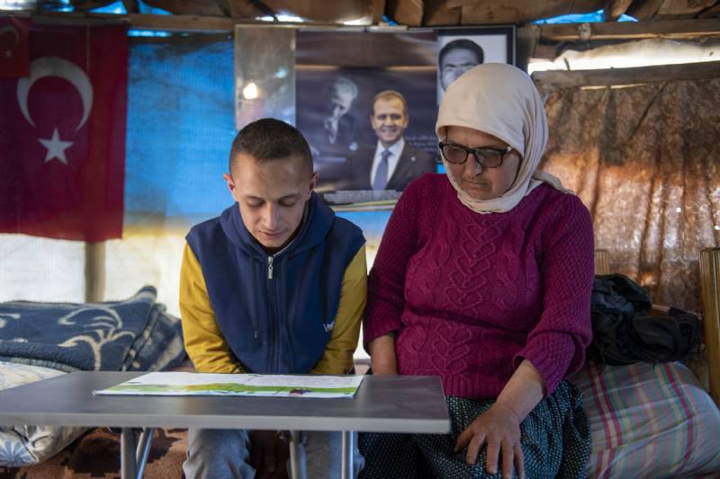 Adem İstedi, Başkan Seçer Keçi ve Oğlak Hediye Etti