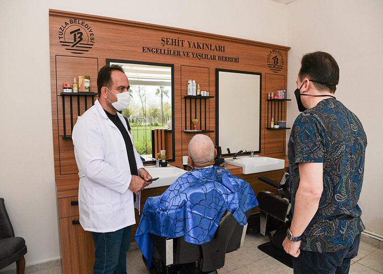 Tuzla’da İhtiyaç Sahibi Ve Dezavantajlı Vatandaşlar İçin Ücretsiz Berber Hizmeti