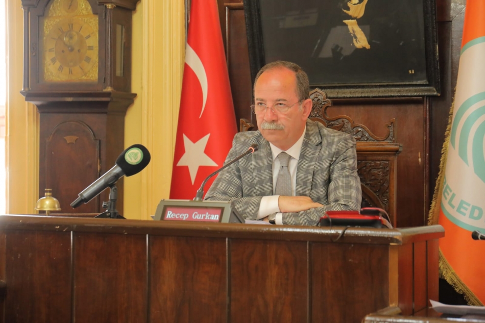 MECLİSTE SERT UYARI: “CEMAAT YURTLARINI ALKIŞLARLA KABUL EDENLER, CUMHURİYET YURTLARINA NASIL KARŞI ÇIKIYOR”