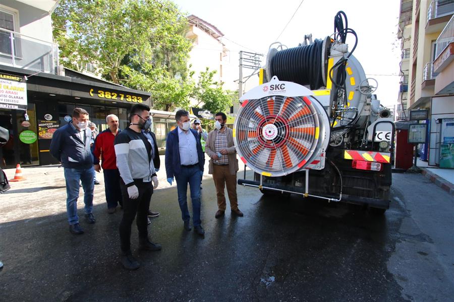 İZMİR’İN BAYRAKLI BELEDİYESİ 90 BİN NOKTAYI DEZENFEKTE ETTİ