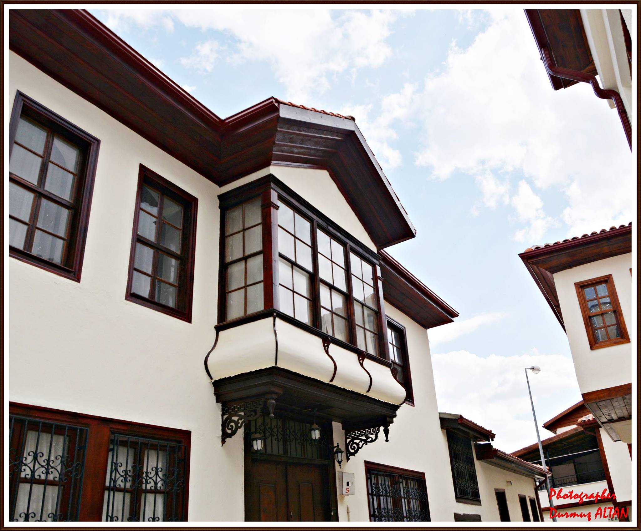 TARİH KOKAN ELMALI EVLERİ