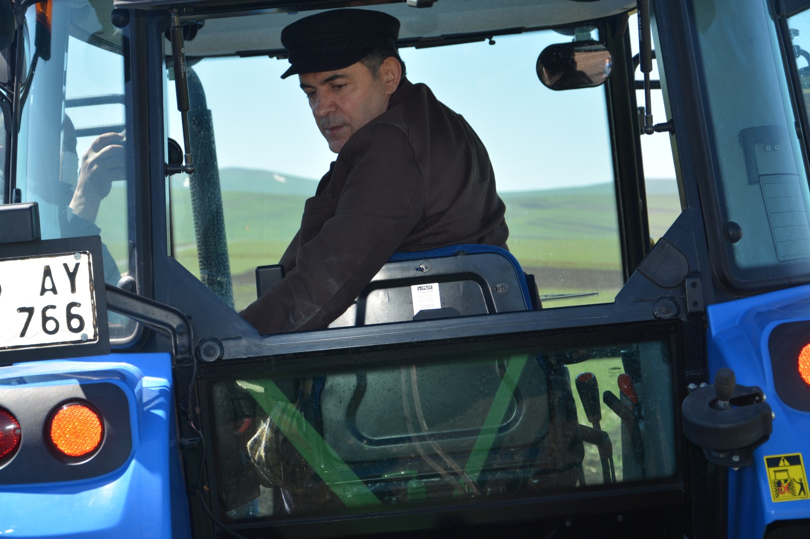 SEVİLEN BAŞKAN FARUK DEMİR, 13 BİN YILLIK TOHUMU TOPRAKLA BULUŞTURDU