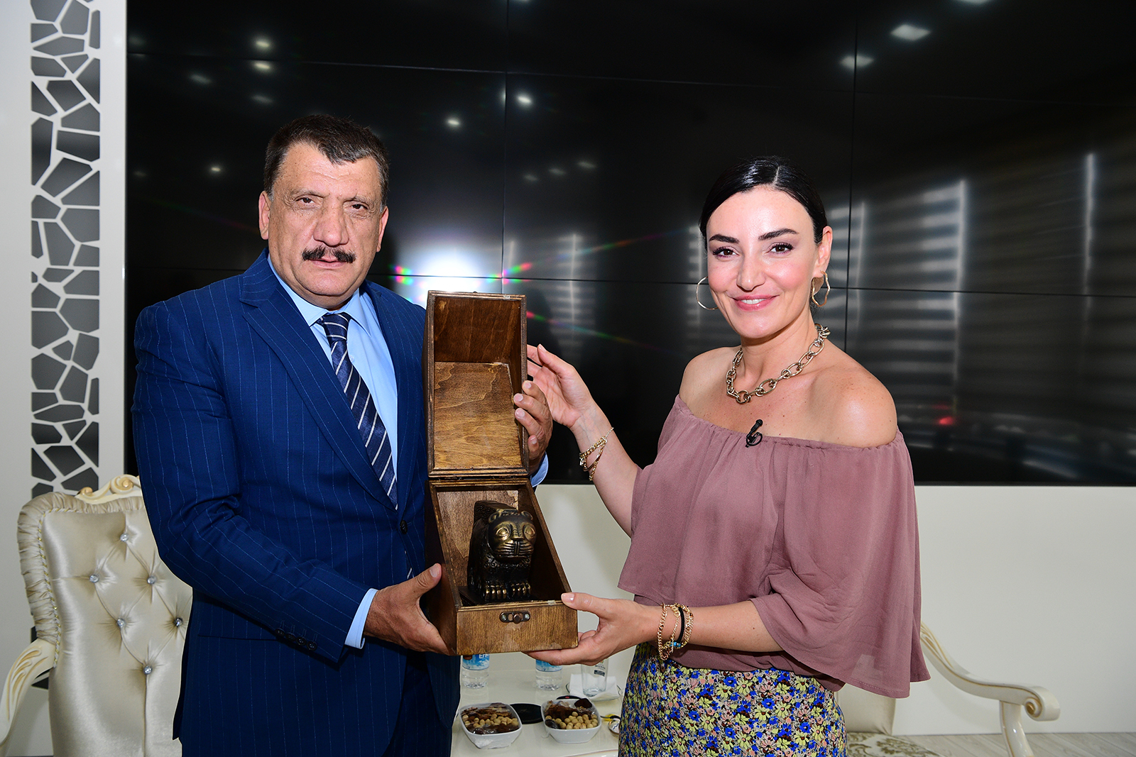 BAŞKAN GÜRKAN, ESKİMALATYA MEYDANINDA ESNAF VE VATANDAŞLARI ZİYARET ETTİ