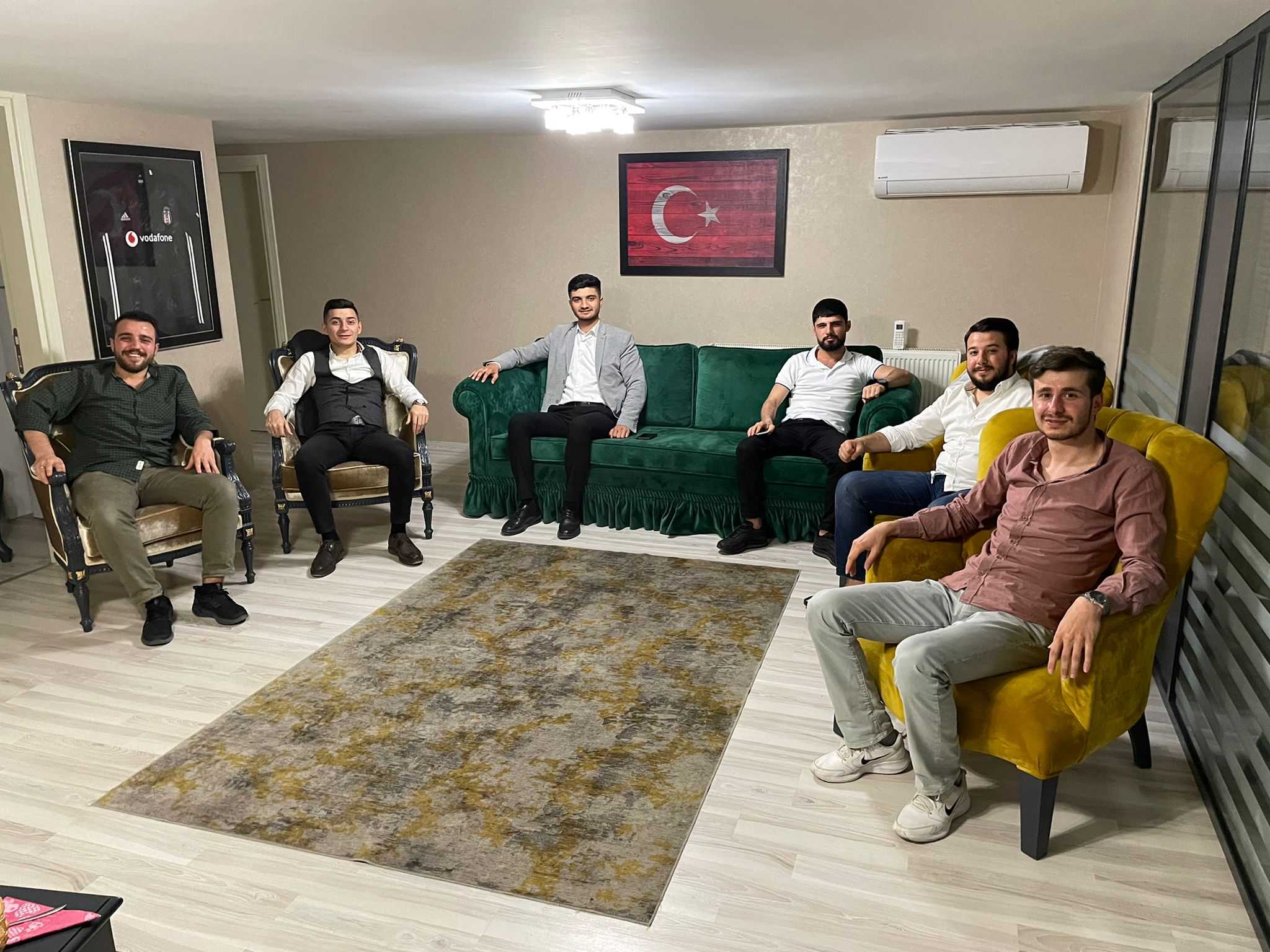 Türkiye’nin yıllardır özlediği bu tabloyu İstanbul Çekmeköy ilçesi siyasi partilerin gençleri bir araya gelerek tamamladı.