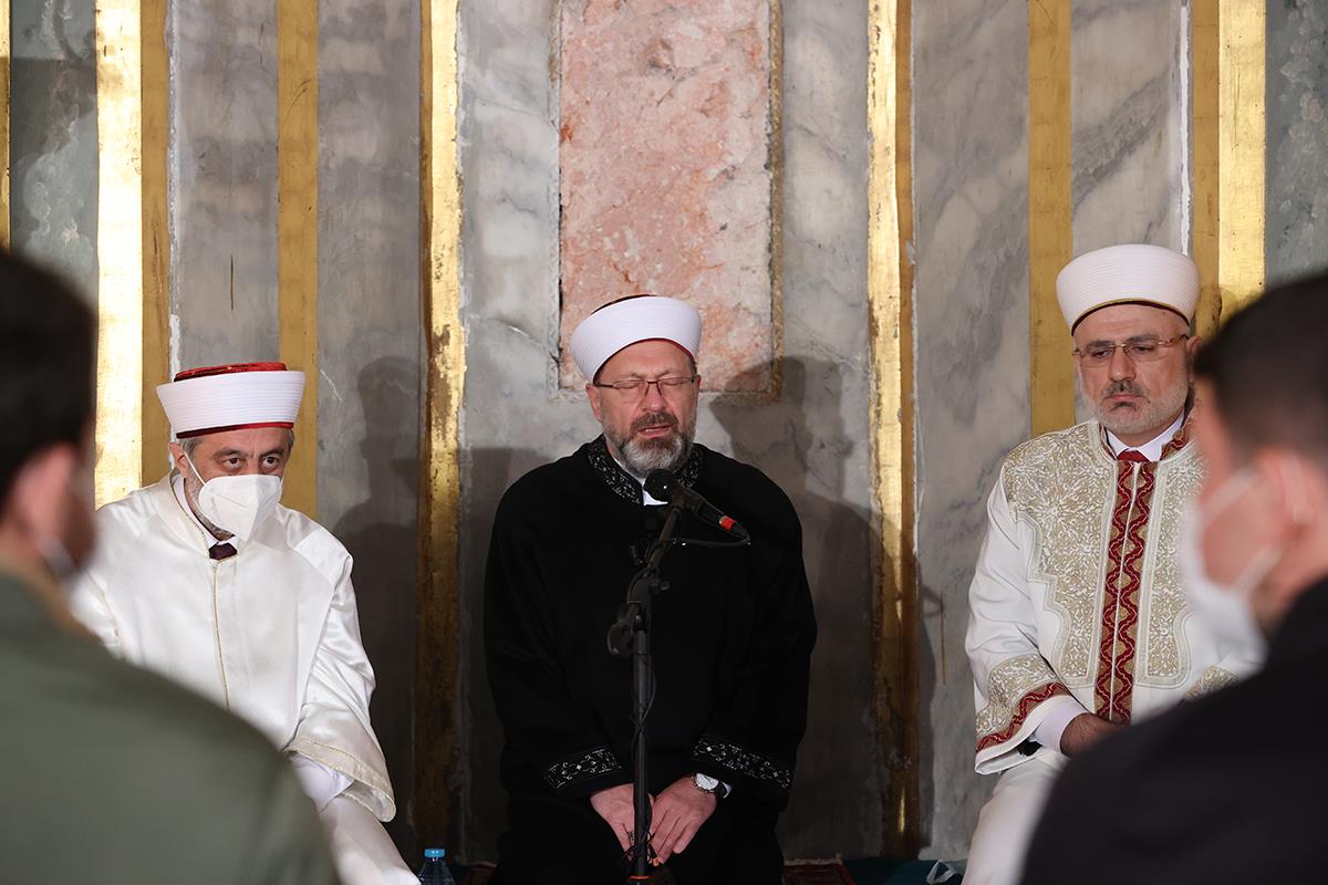 İlk kez Namaz Diyanet İşleri Başkanı Erbaş, Ayasofya Camii’nde bayram hutbesi irad etti