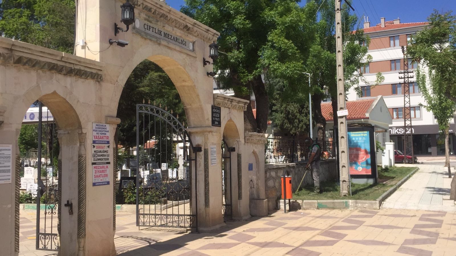 MEZARLIKLARDA BAYRAM TEMİZLİĞİ