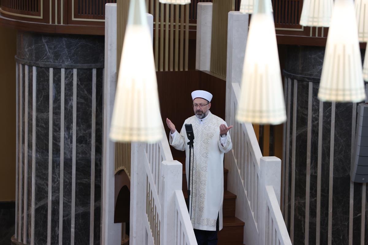 Diyanet işleri başkanı Erbaş Ayasofya-i Kebir Camii Şerifi’nin tekrar ibadete açılmasının heyecanını milletçe yaşadık elhamdülillah.