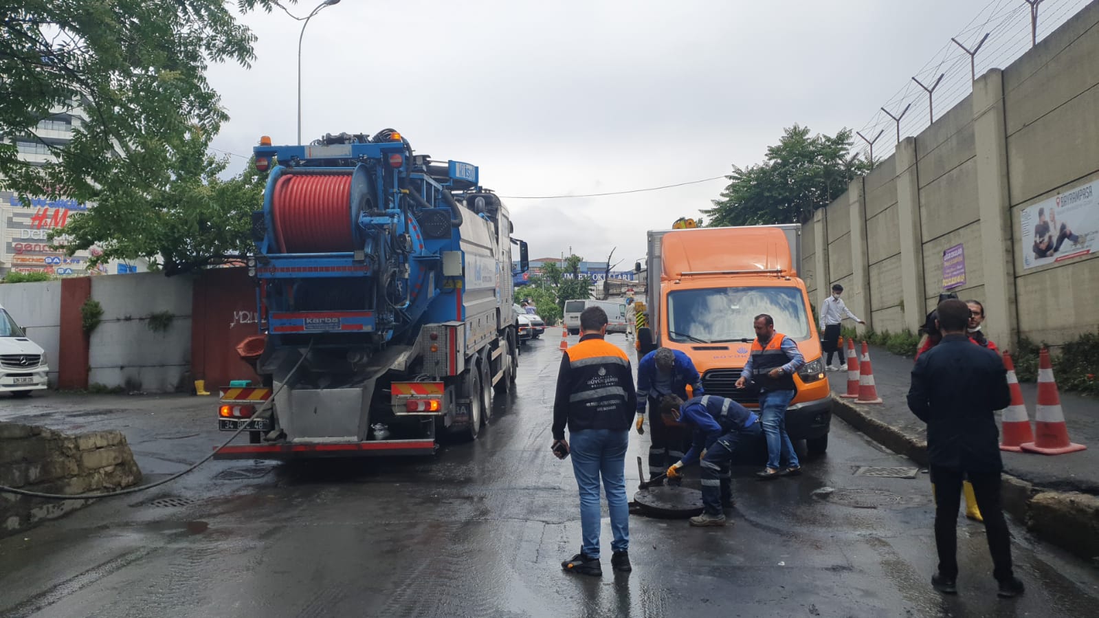 İBB EKİPLERİ 18 NOKTAYA MÜDAHALE ETTİ