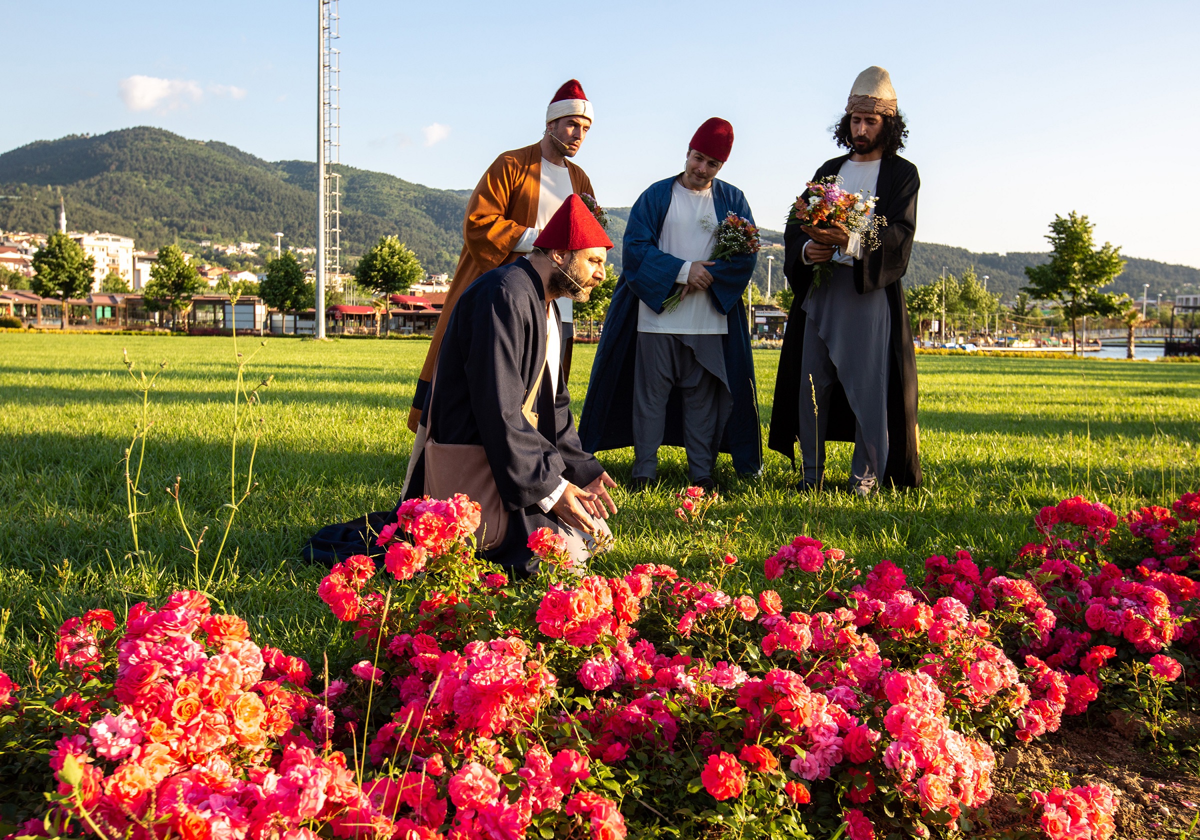 Bursa Açık havada Yunus Emre performansı