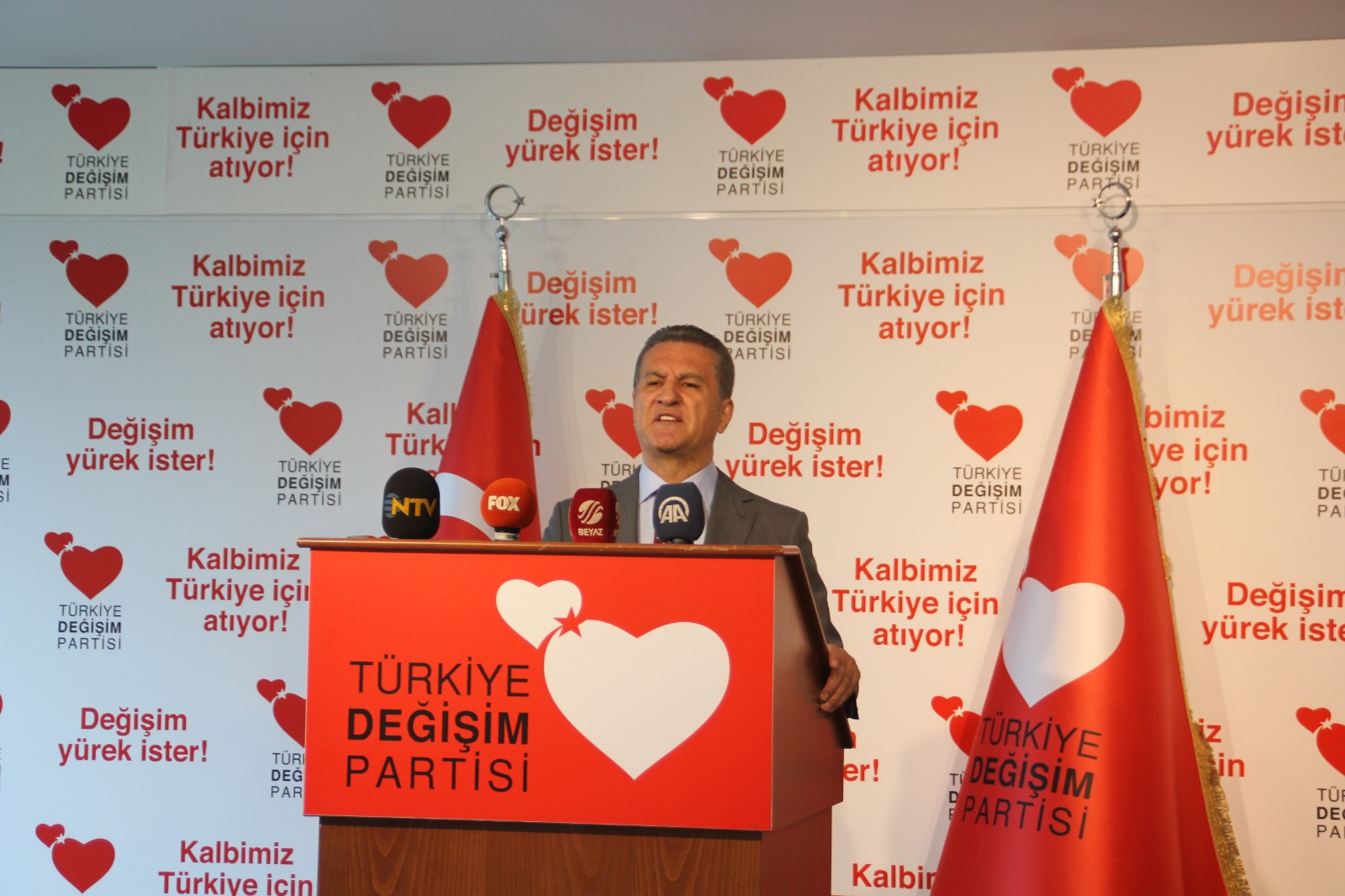 TDP LİDERİ SARIGÜL MEYDAN OKUDU AMERİKA’NIN YANINDA MISIN? TÜRKİYE DEMOKRASİSİN YANINDA MISIN