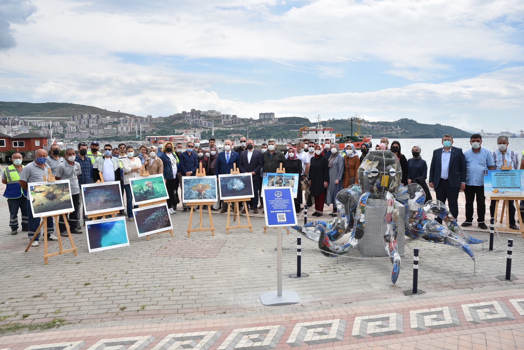 Dalgıçlar denizi, çevreciler sahili temizledi 