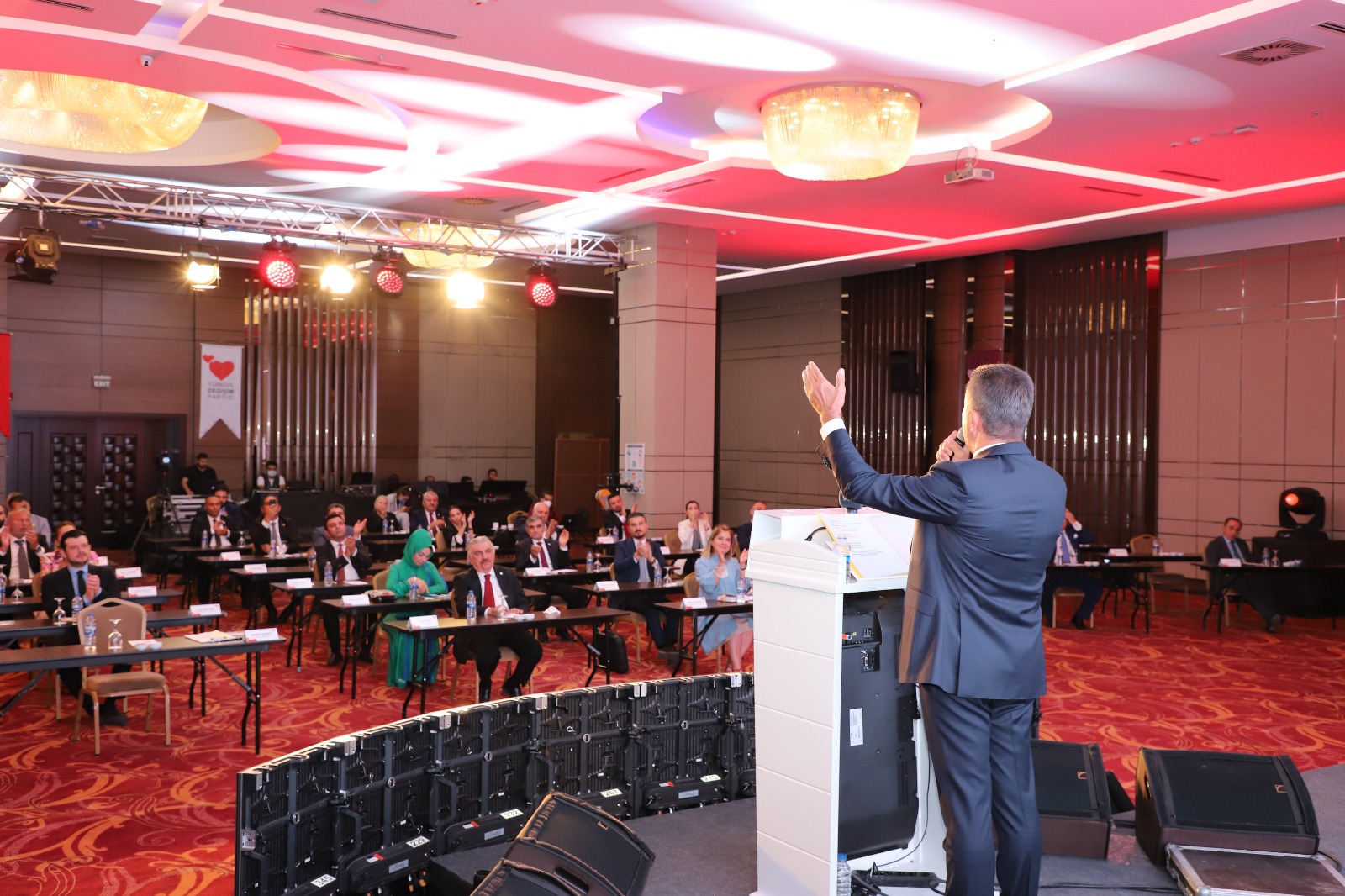 TEMEL İLKEMİZ KOLTUK PEŞİNDE KOŞMAK DEĞİL