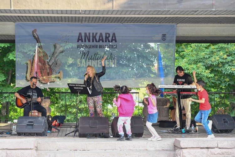 ANKARA SOKAKLARI SANATLA BULUŞTU