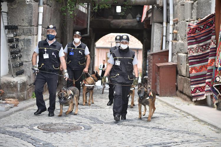 ANKARA’DA VATANDAŞLARIN HUZURLU VE GÜVENLİĞİ ÖNCELİK