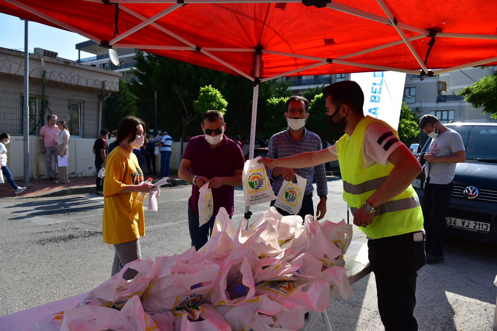 TUZLA BELEDİYESİ’NDEN YKS’YE GİREN ÖĞRENCİLERE HEDİYE