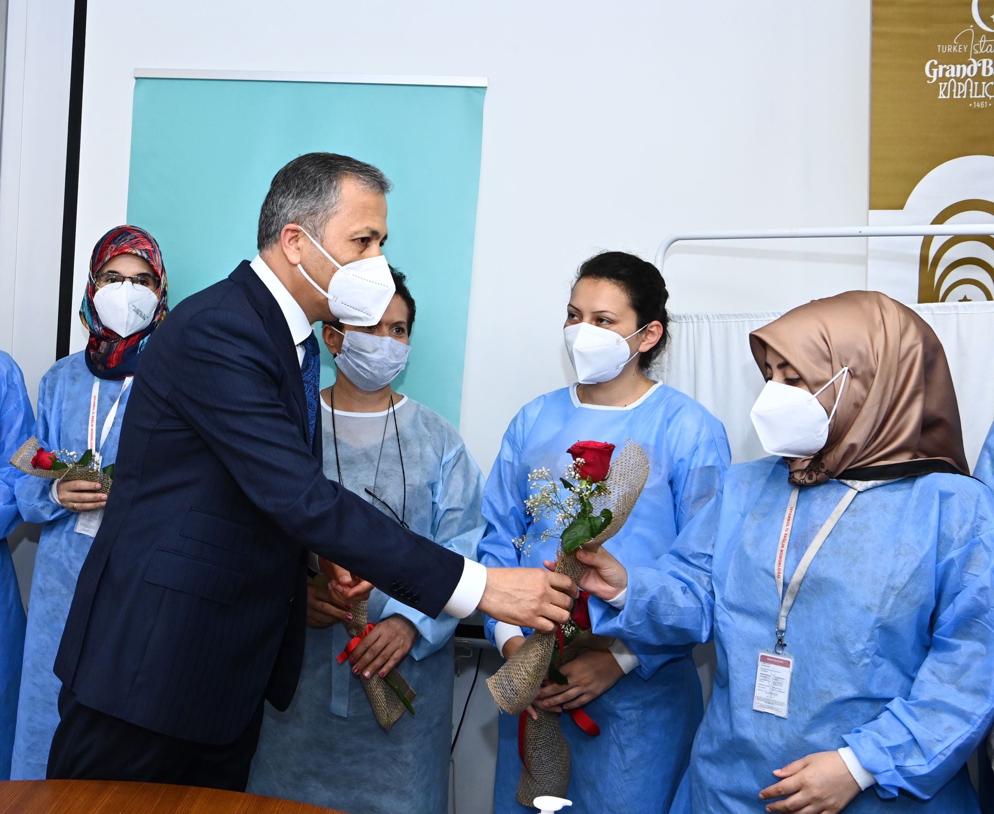 İstanbul Valisi Ali Yerlikaya, Aşılama Çalışmaları Yapılan Kapalıçarşı’yı Ziyaret Etti