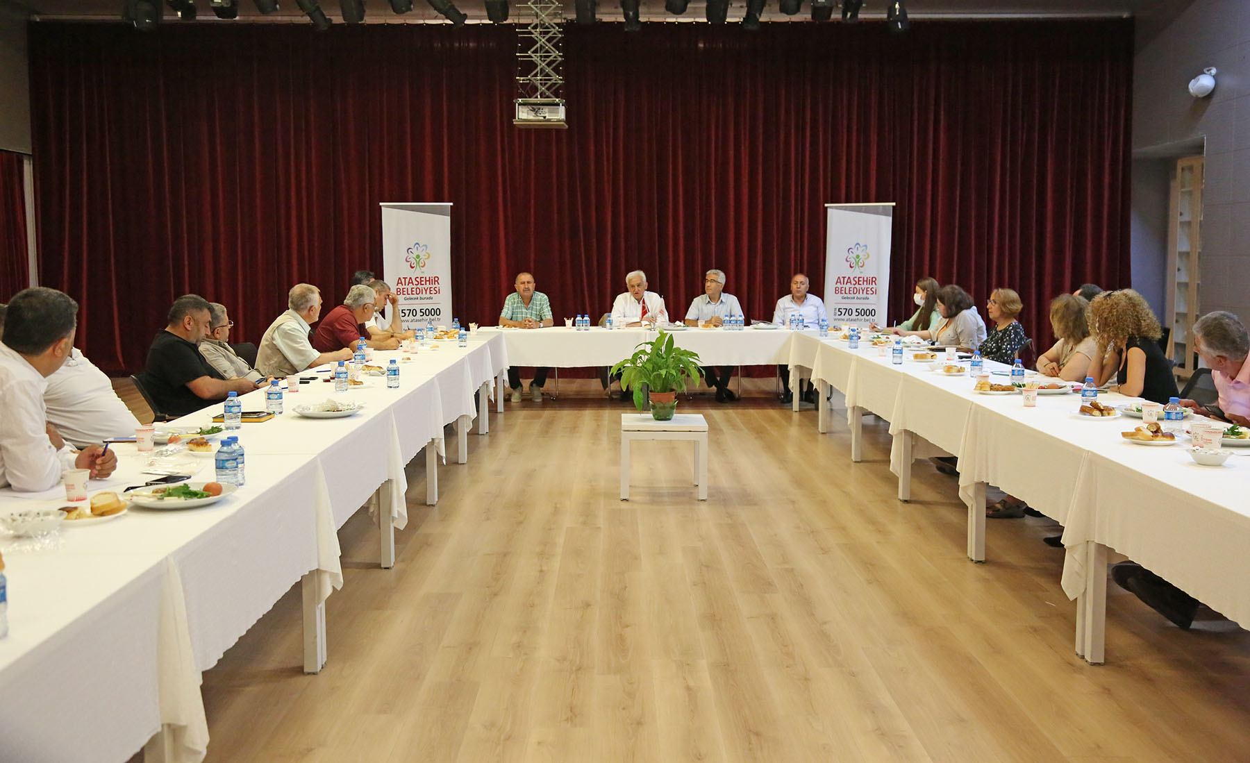 Ataşehir Belediyesi Mahalle muhtarlarıyla yeniden istişarede bulundu