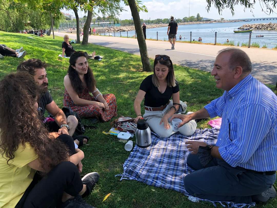 CHP’li Gürsel Tekin Bağcılar’da halkı dinliyor sorunlarına çözüm arıyor