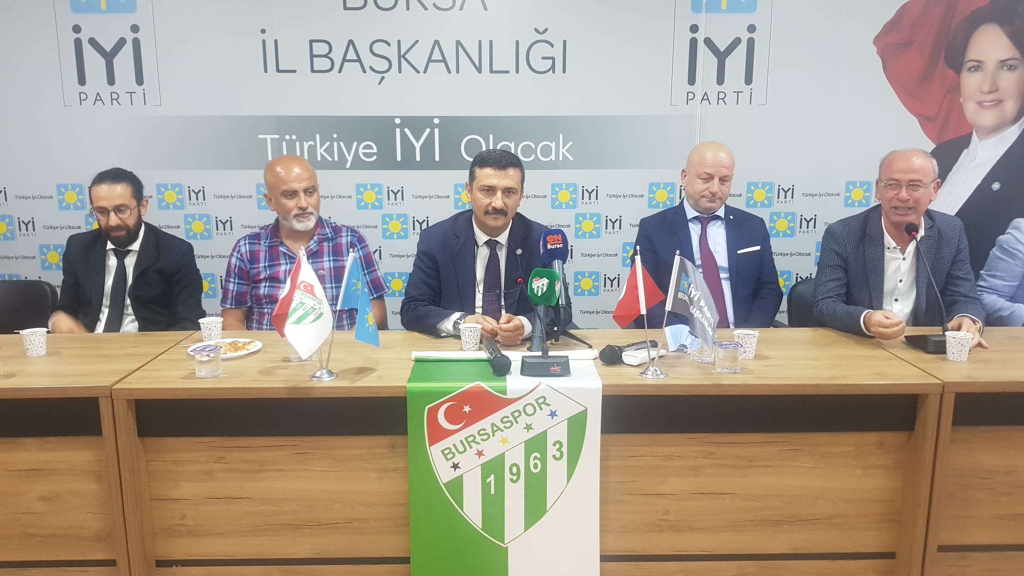 İYİ PARTİ’DEN TİMSAH’A  100 KOMBİNE DESTEĞİ!