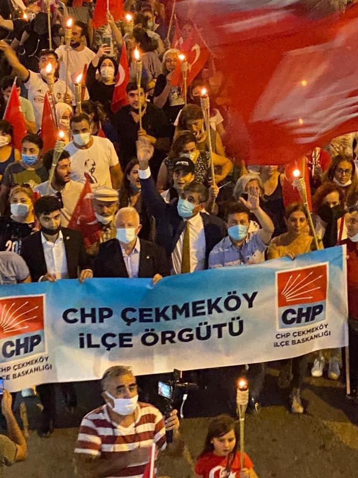 ÇEKMEKÖY HALKI MEYDANA İNDİ, 30 AĞUSTOS ZAFER BAYRAMINA SAHİP ÇIKTI