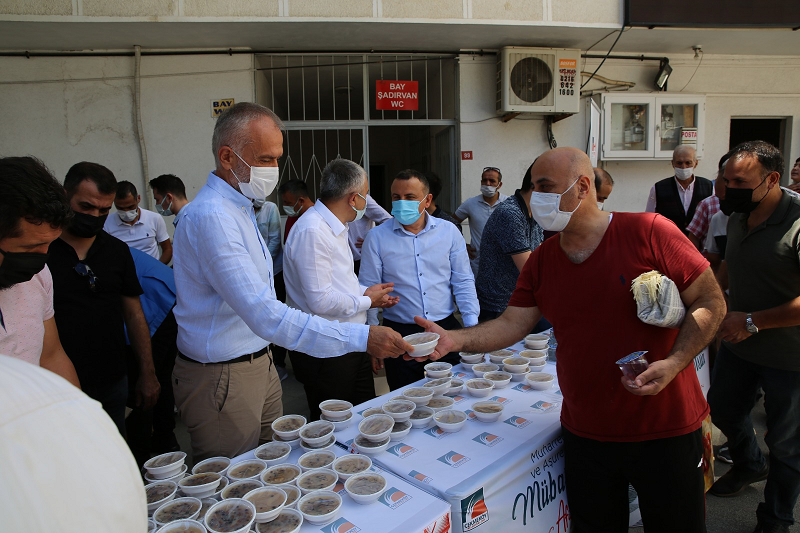 Başkan Poyraz; “Bütün şehitlerimizi ve ehlibeytimizi saygı ve rahmetle anıyorum. Rabbim hepsinden razı olsun.